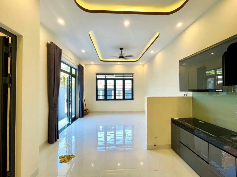 Bán nhà 2 tầng 93m2 Nguyễn Chí Thanh, Quận 5 - Ảnh 1