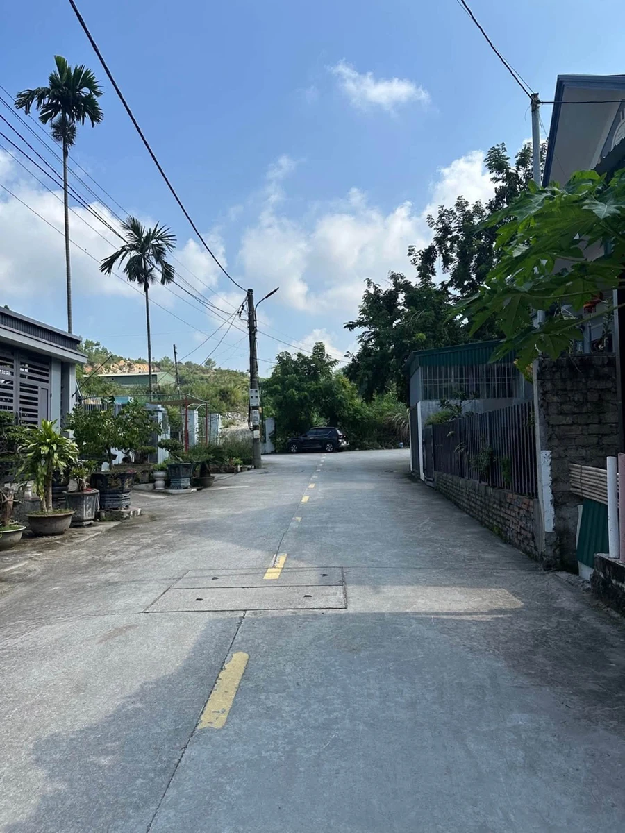 Bán nhà 3 tầng 66.6m² Hà Lầm Hạ Long, giá 2 tỷ - Ảnh 1
