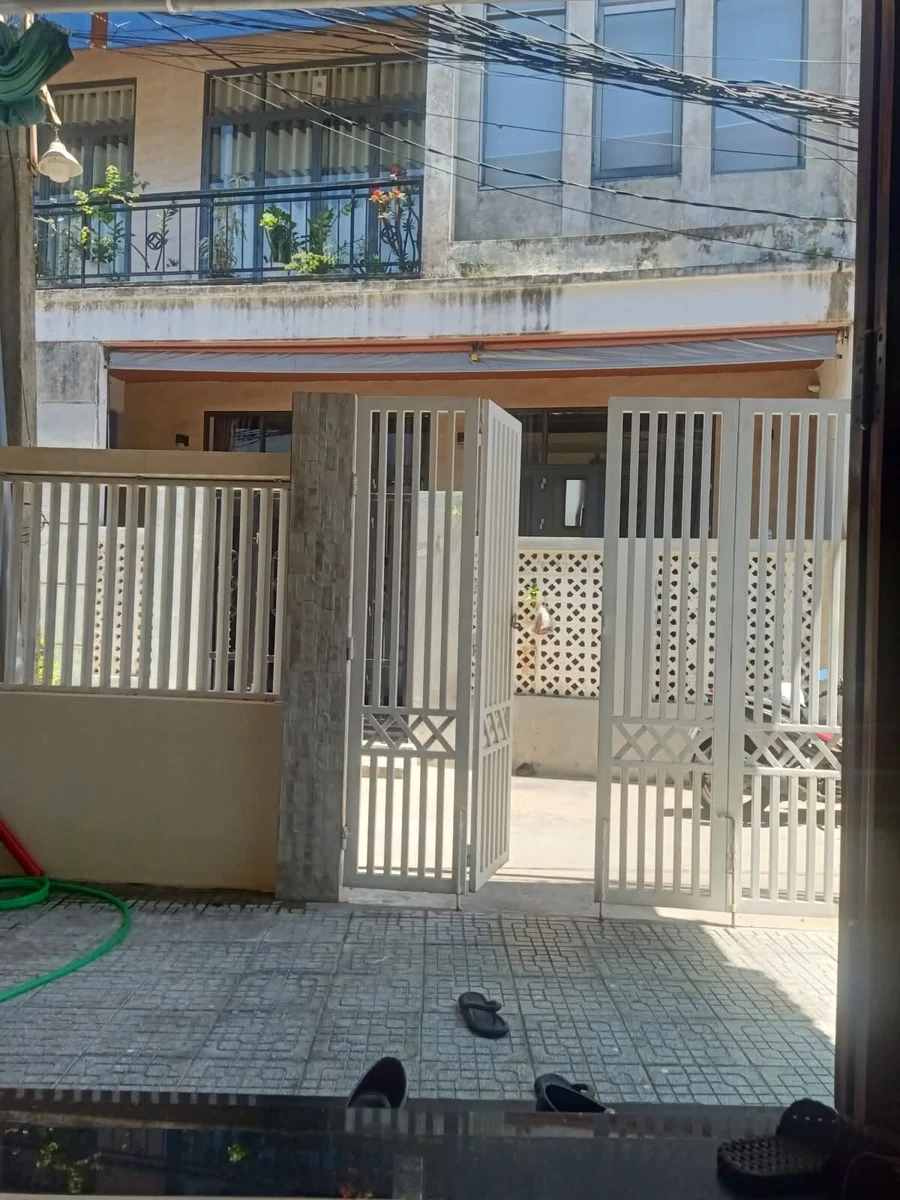 Bán nhà 2 tầng 100m² 3PN Lại Thế Huế gần 3 tỷ - Ảnh 1