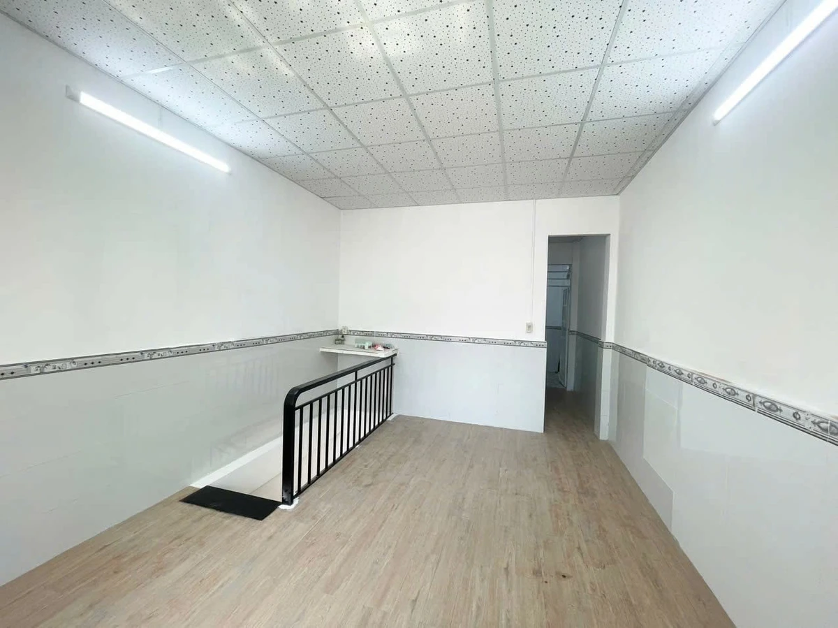 Bán nhà mặt tiền Quốc Lộ 13 gần 50m2, 4 tỷ - Ảnh thu nhỏ 2