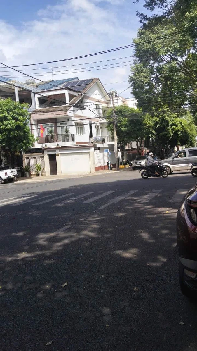 Bán nhà lầu mặt tiền Nguyễn Trãi, Buôn Ma Thuột 30.5m² - Ảnh thu nhỏ 2