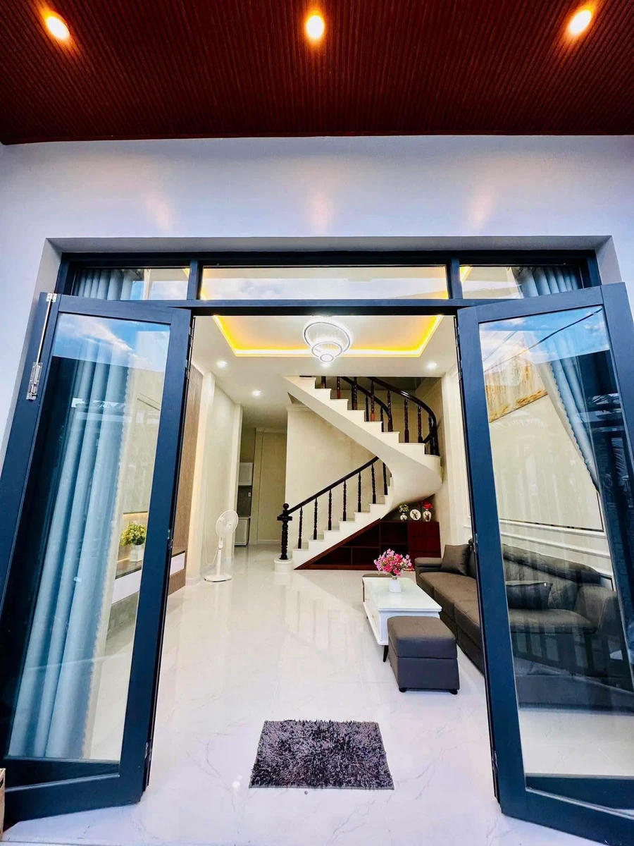 Bán nhà 4 phòng ngủ 58m2 hẻm ô tô Nguyễn Trung Trực, Rạch Giá, giá 1,99 tỷ - Ảnh thu nhỏ 2