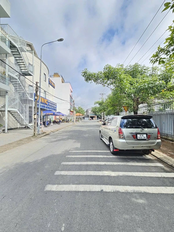 Bán nhà 1 trệt 2 lầu MT Thông Kinh Doanh 107.5m² Thuận An