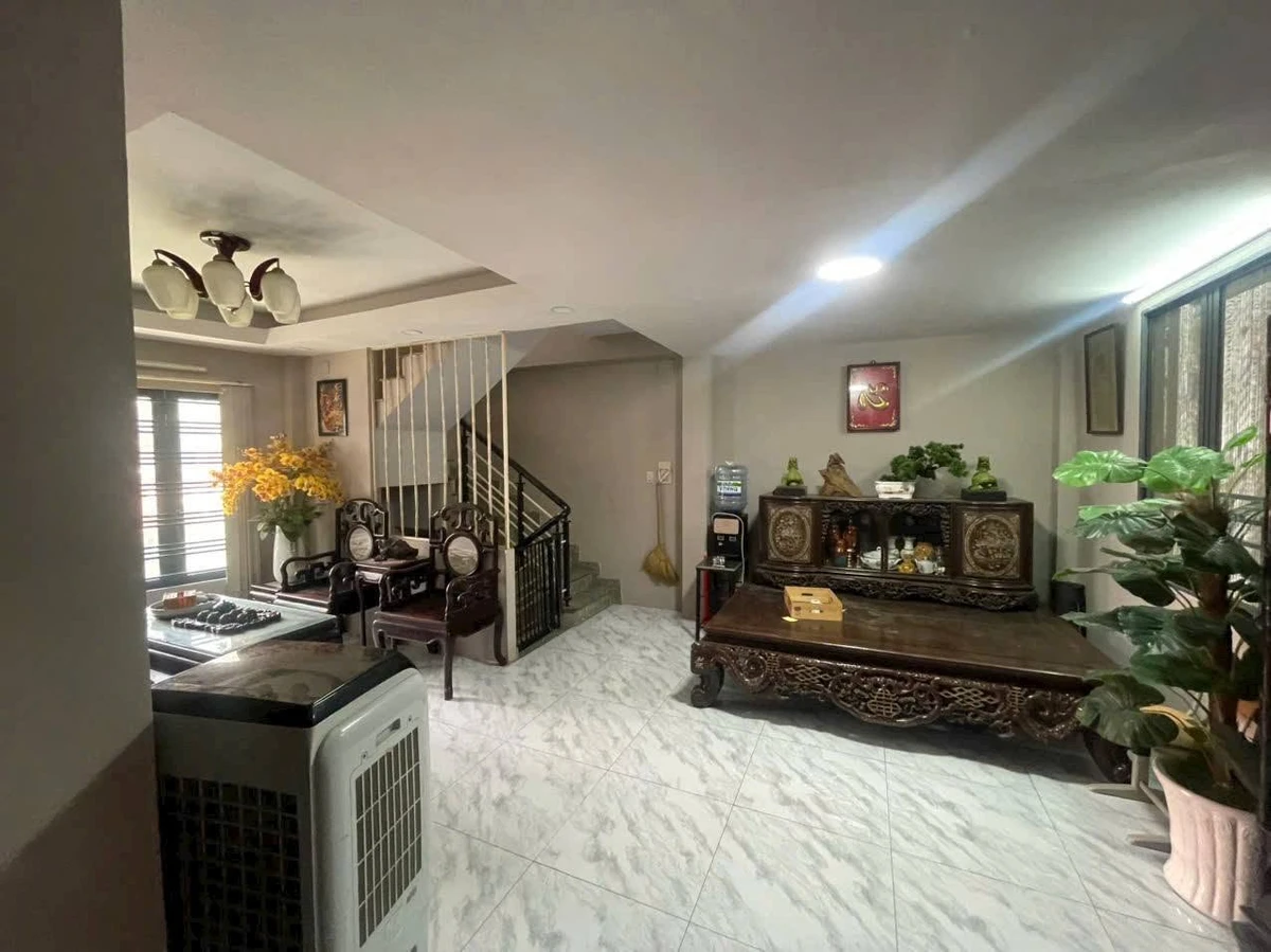 Bán nhà 4 lầu 64m2, 5 phòng ngủ, ô tô vào nhà, khu Dương Quảng Hàm, Gò Vấp, giá hơn 8 tỷ - Ảnh thu nhỏ 2
