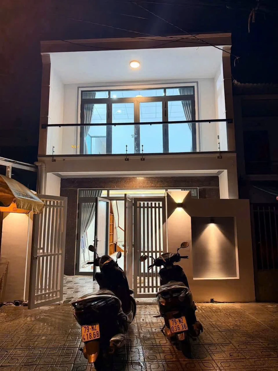 Bán nhà 87,4m² trung tâm Nha Trang, 1 trệt 1 lầu, đang cho thuê 15 triệu/tháng, giá 8,8 tỷ - Ảnh 1