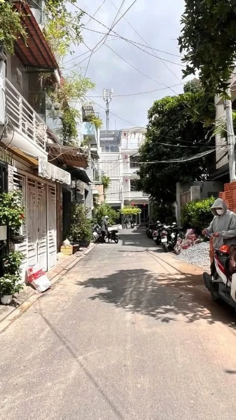 Bán nhà 3 tầng hẻm 6m thông Trường Sa, 2 mặt tiền, 42m2, giá 9.x tỷ - Ảnh 1