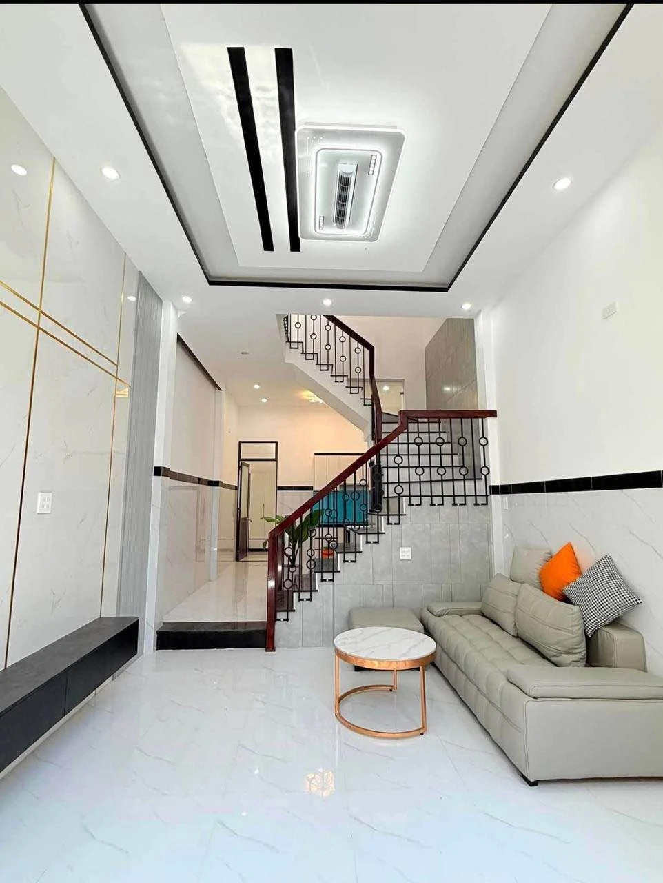 Bán nhà 3 tầng 46.7m² đường Hoàng Văn Thụ, 3 PN, 3 WC, full nội thất, 3.6 tỷ - Ảnh 1