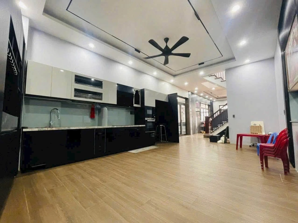 Bán biệt thự KDC Tân Phong 8,5x23m nở hậu 10m, 1 trệt 1 lầu, 4PN, giá 7,9 tỷ - Ảnh thu nhỏ 4