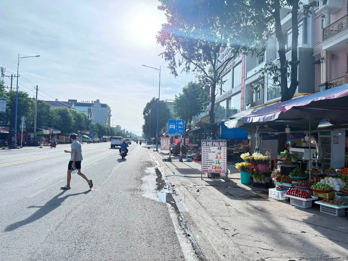 Bán nhà 150m2 sát trường Nguyễn Khuyến, 3 tầng, MT 5m - Ảnh thu nhỏ 2