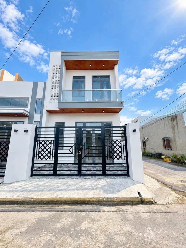 Bán nhà góc 2 mặt tiền hơn 80m2, 3PN, sổ hồng riêng, gần Bửu Long, Biên Hòa