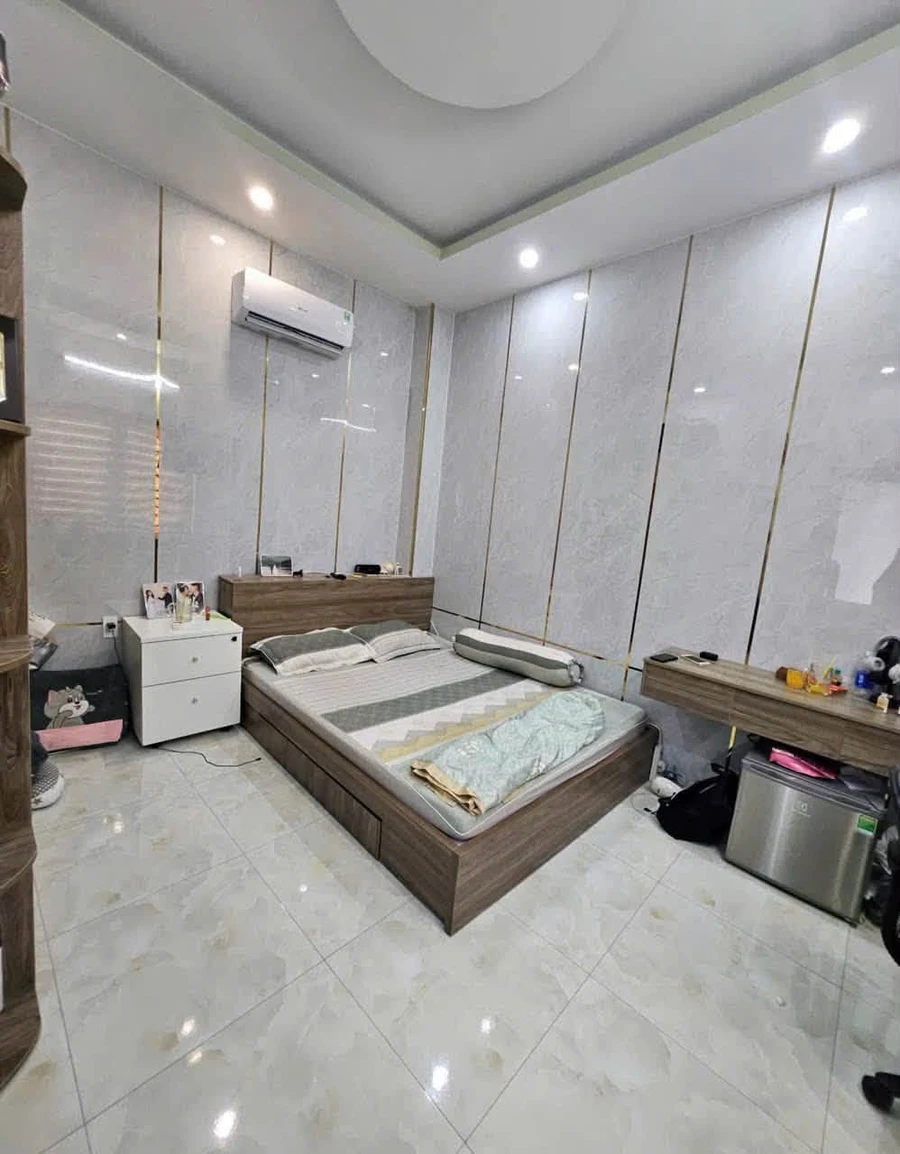 Nhà hẻm 3 tầng Nguyễn Huệ Quy Nhơn 37m2 2PN 2WC 2 tỷ 4 - Ảnh 1