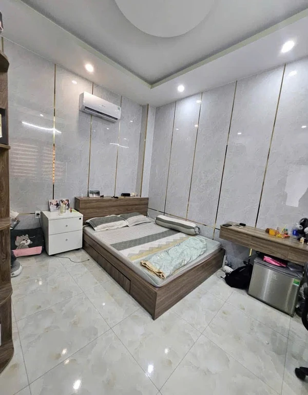Nhà hẻm 3 tầng Nguyễn Huệ Quy Nhơn 37m2 2PN 2WC 2 tỷ 4