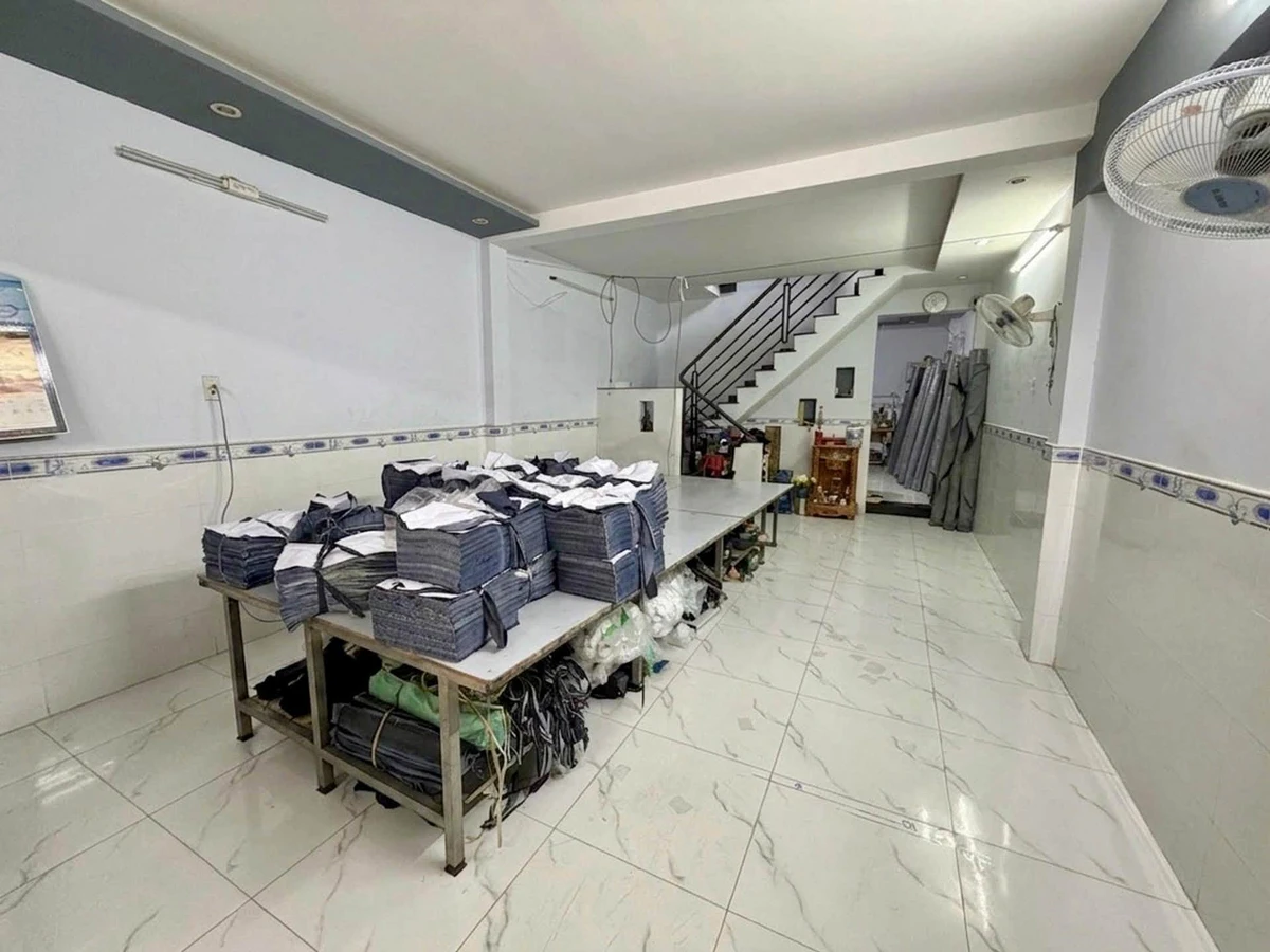 Bán nhà 3 tầng Lê Trọng Tấn, Bình Tân, 72m2, hơn 4 tỷ - Ảnh thu nhỏ 5
