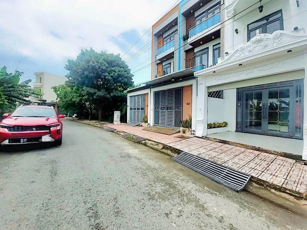 Bán nhà 1 trệt 2 lầu 74.9m² Phước Lý Bình Chánh - Ảnh 1