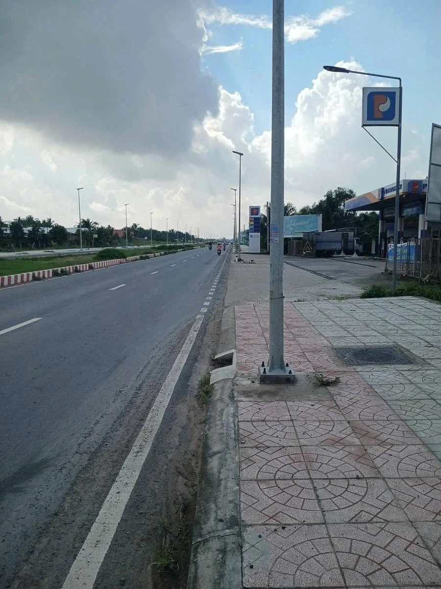 Bán đất thổ cư 65m2 tặng nhà cấp 4, 2 mặt tiền đường Võ Văn Kiệt, Phường Long Đức, Vĩnh Long - Ảnh 1