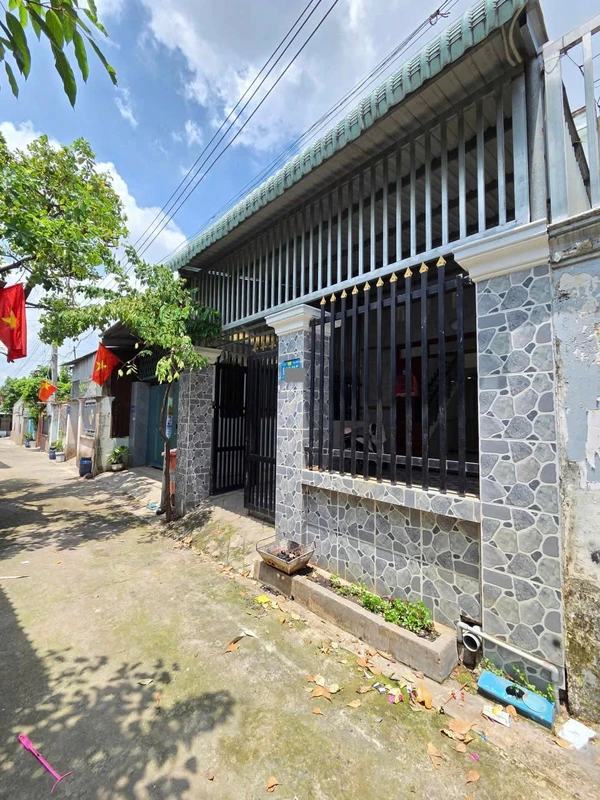 Bán nhà Dĩ An 89.4m2 gần Ngã 6 An Phú 3 tỷ 5