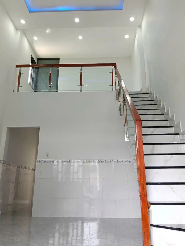 Bán nhà 2 tầng 50m2 hẻm 4m Cách Mạng Tháng 8 quat
