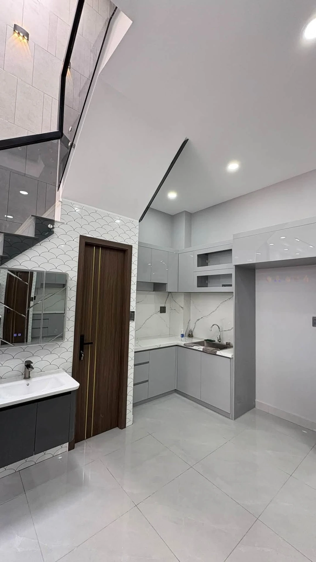 Bán nhà hẻm 2 tầng 4x14m, 3PN 2WC, đường Ông Ích Khiêm, Quận 11 - Ảnh 1