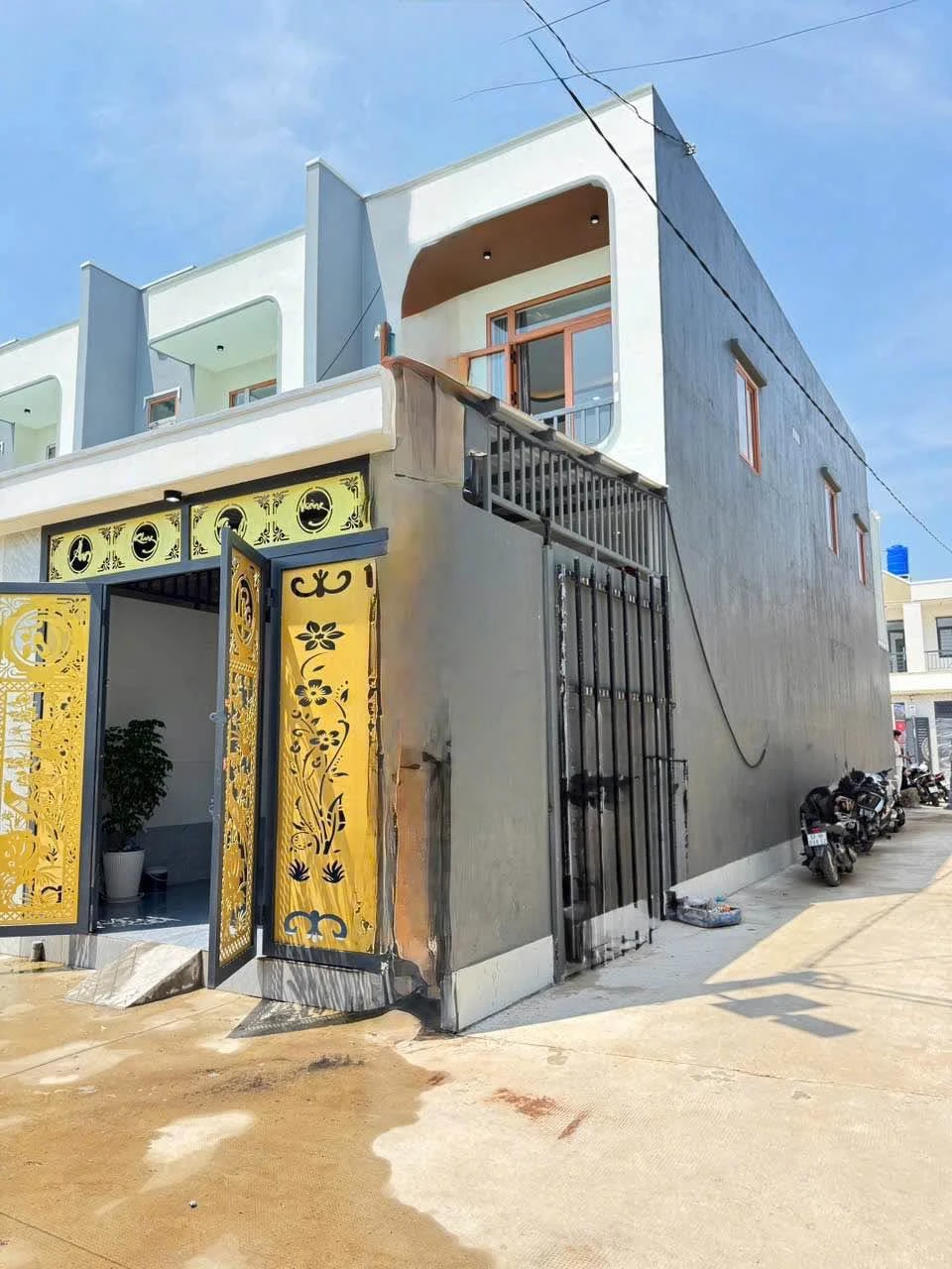Bán nhà phố 4 PN, 112,5m² giá 2,55 tỷ Đức Hoà - Ảnh 1