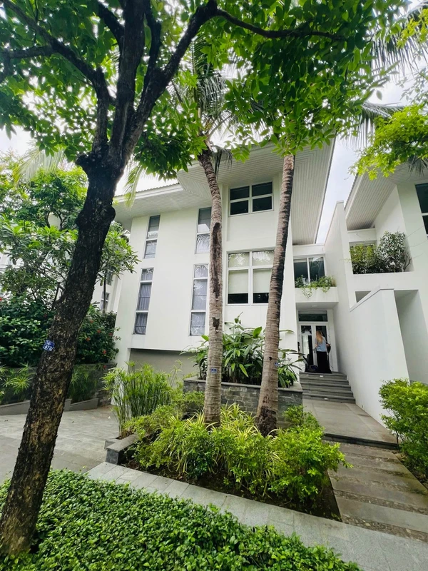 Bán villa mặt biển Mỹ Khê 300m² 5PN có bể bơi