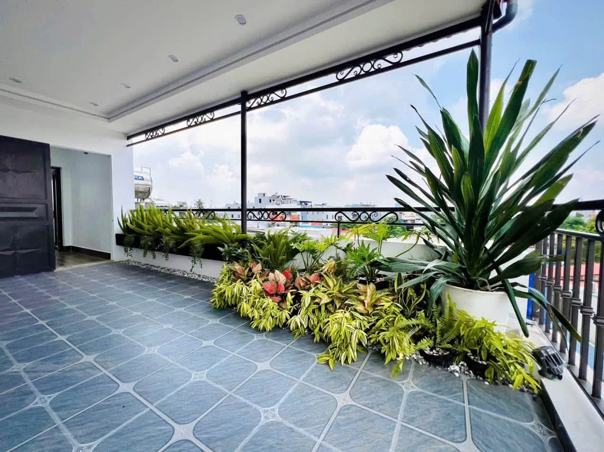 Bán nhà 4 tầng 200m² full nội thất 5.26 tỷ Hồ Sen - Ảnh thu nhỏ 4