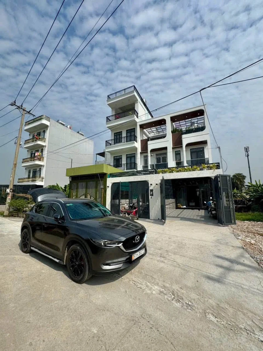 Bán nhà mặt sông Vàm Thuật 4x25m, 3PN, sân ô tô, Hà Huy Giáp Quận 12, giá 5,88 tỷ - Ảnh 1