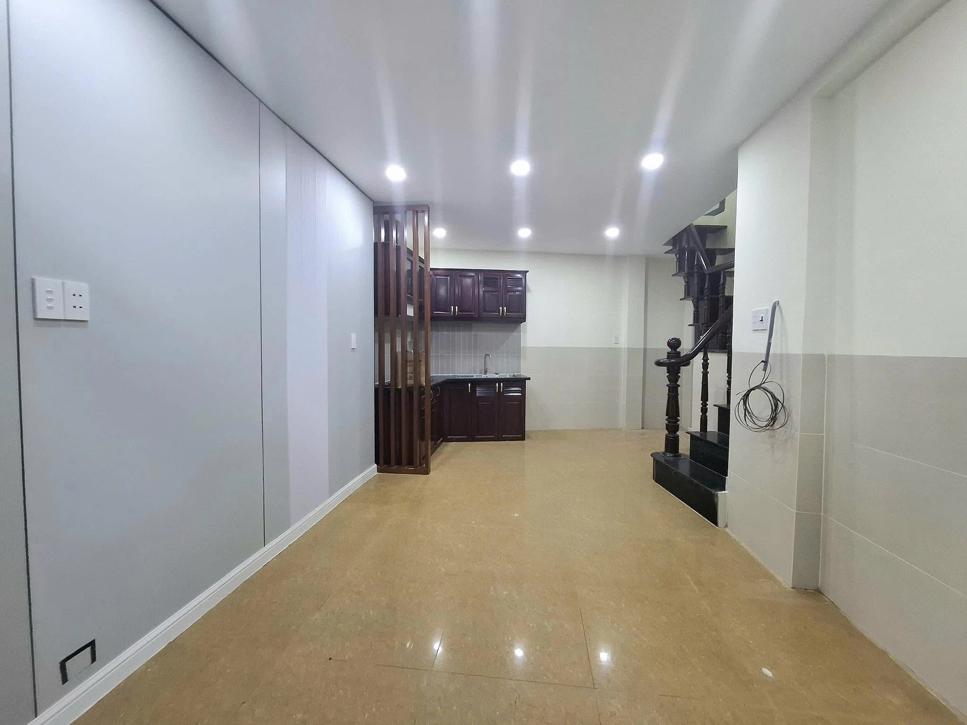 Bán nhà mặt tiền Trần Hưng Đạo Quận 1, 27m2, 2PN, 5 tỷ 5 - Ảnh 1