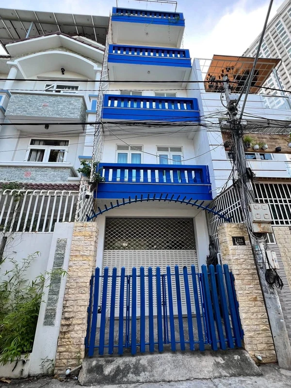 Bán nhà 4 tầng view biển 180m² Nha Trang 10,5 tỷ, dòng tiền 18tr/tháng