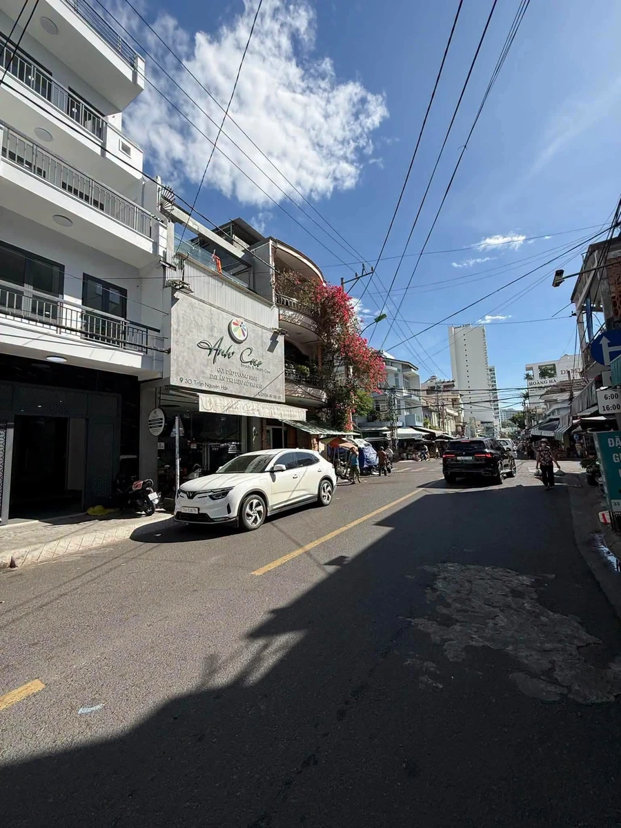 Bán nhà 4 tầng mặt tiền 112m² Trần Nguyên Hãn Nha Trang, 24 tỷ - Ảnh thu nhỏ 2