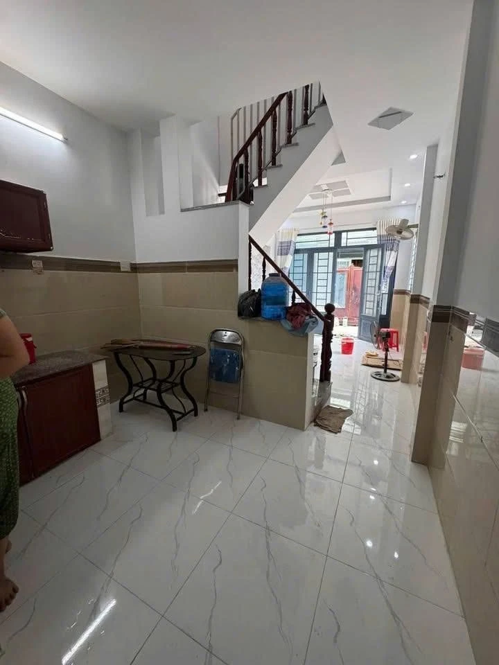 Bán nhà mới 40m2, 1 trệt 1 lầu, 2PN 2WC gần chợ Bình Chánh giá 1 tỷ 390 triệu - Ảnh thu nhỏ 4