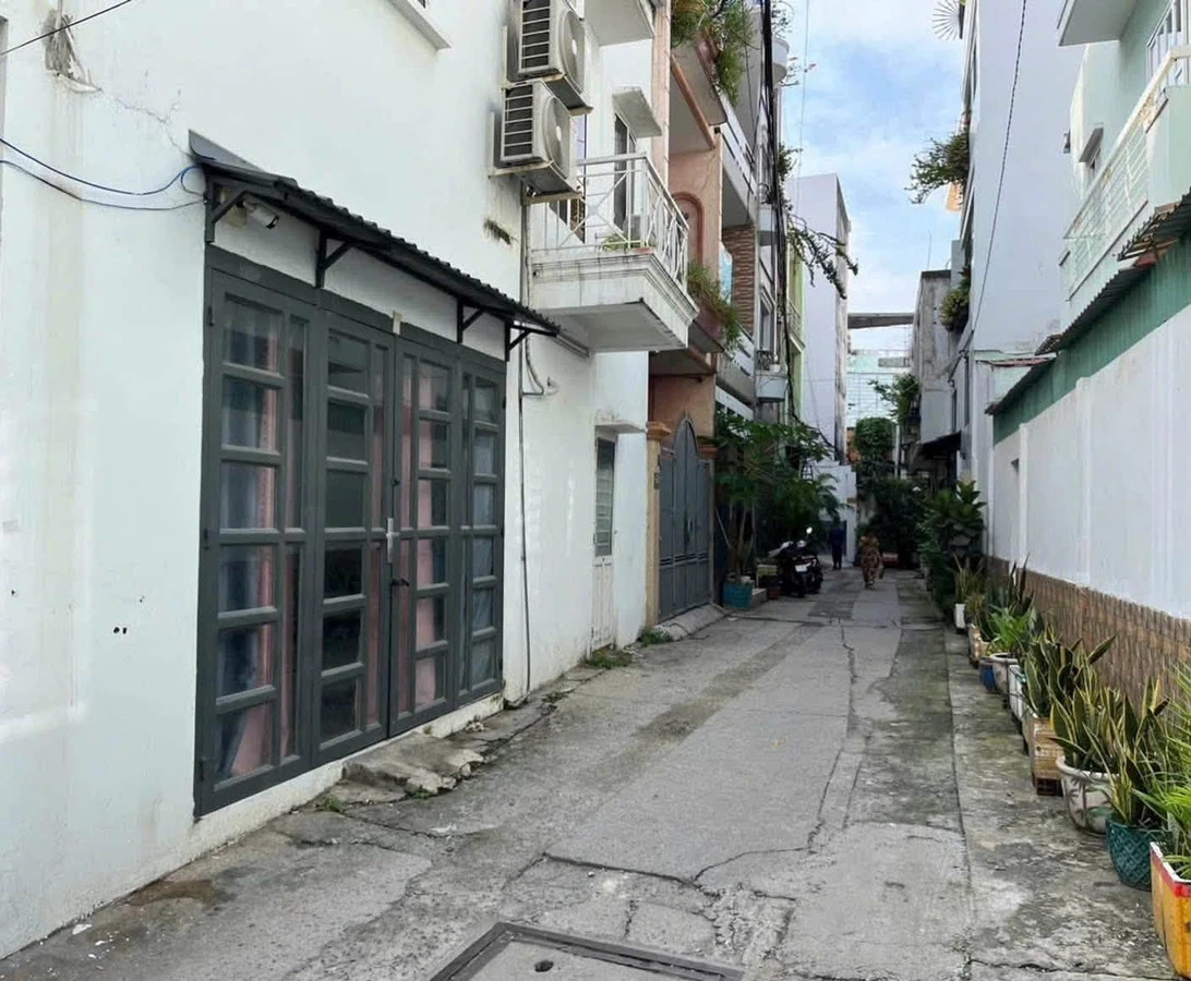 Bán nhà 60m2 giảm sâu 4 tỷ 5 ngã tư Hàng Xanh - Ảnh 1