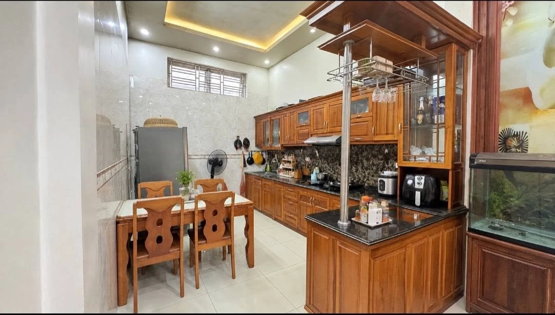 Bán nhà 3 tầng 121m2 mặt tiền đường Nguyễn Văn Linh, Lê Chân, Hải Phòng, giá hơn 9 tỷ - Ảnh thu nhỏ 4