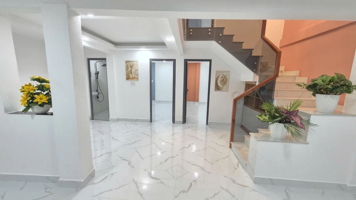 Bán nhà 2 tầng 5.5x9m sổ hồng riêng đường Tỉnh Lộ 10 gần Bà Hom giá 4,3 tỷ - Ảnh thu nhỏ 3