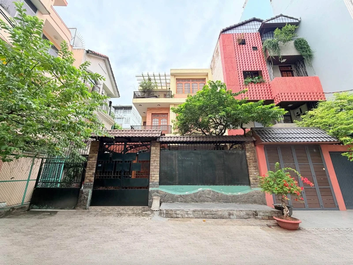 Bán biệt thự cổ 180m2 góc 3 mặt thoáng, 3 tầng 8PN, gần Cao Thắng - Hoàng Dư Khương, Quận 10 - Ảnh thu nhỏ 2