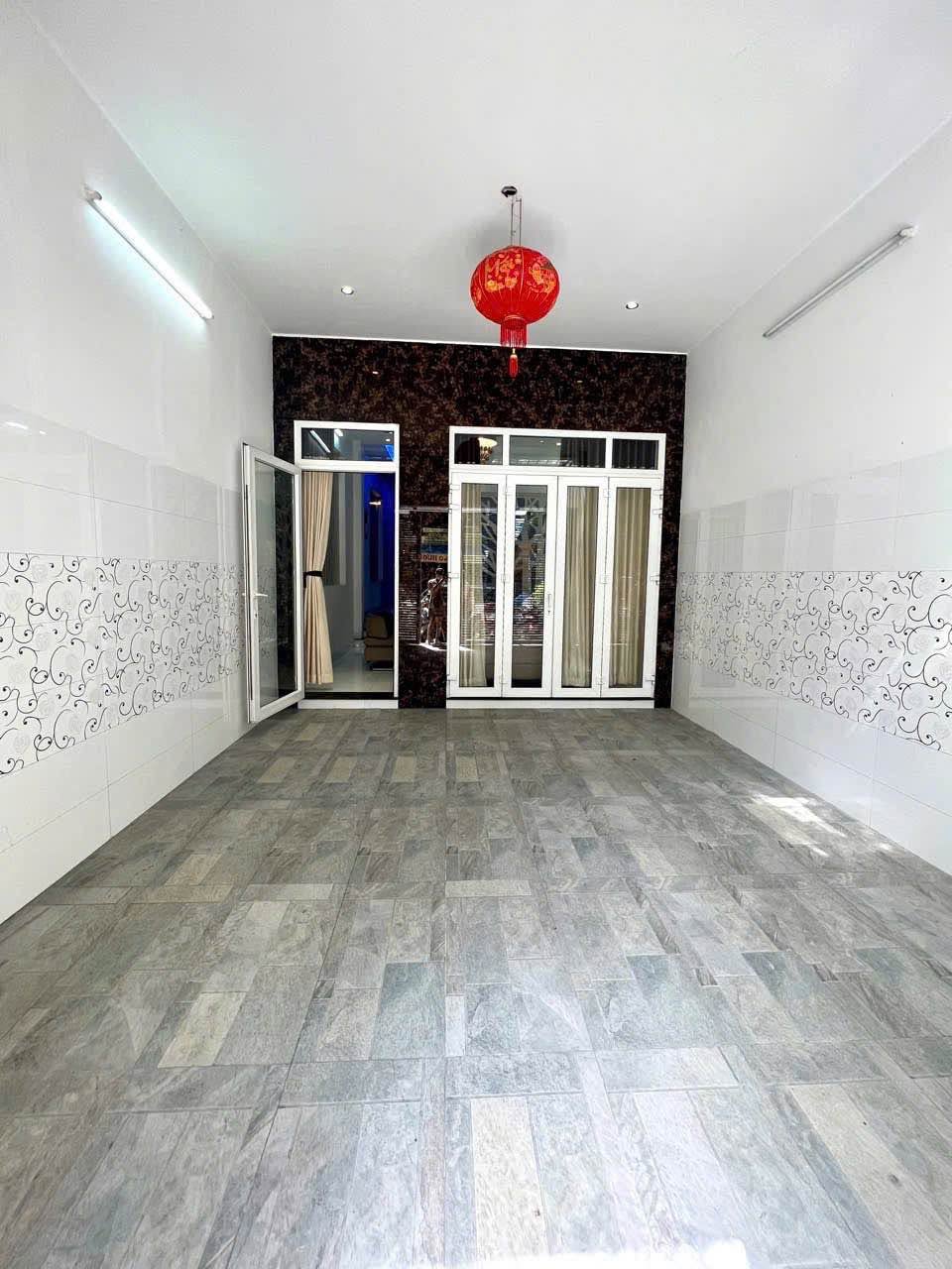 Bán nhà 4 tầng mặt tiền 298 m² Nguyễn Thị Minh Khai, Nha Trang - Ảnh thu nhỏ 2