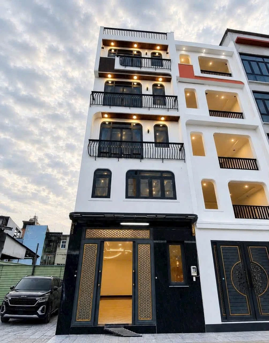 Bán nhà 5 tầng 4PN, 65m², sát công viên Lê Thúc Hoạch, Tân Phú, hơn 8 tỷ - Ảnh 1