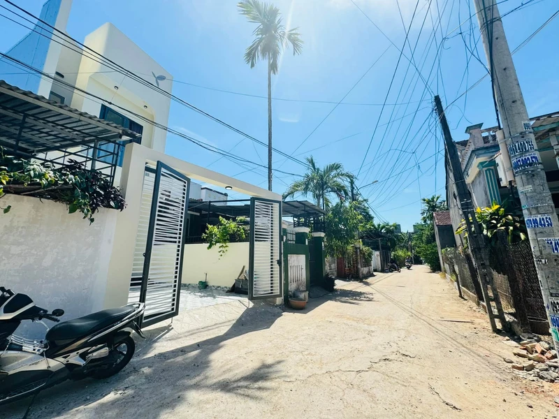 Bán nhà 2 tầng 92m² 3 phòng ngủ hướng Nam Quảng Ngãi
