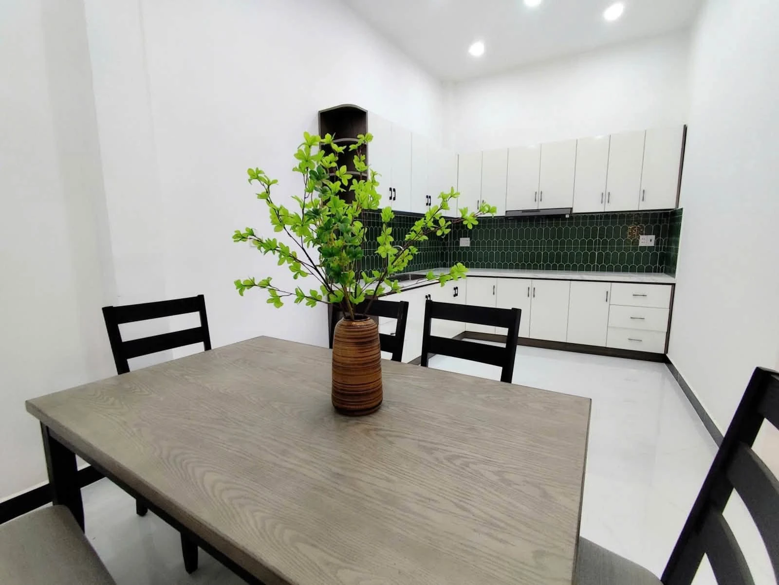 Bán nhà 3 tầng hẻm xe hơi 76,6m2, 4PN, sát chợ Lê Văn Quới, Bình Tân, giá 6,95 tỷ - Ảnh 1
