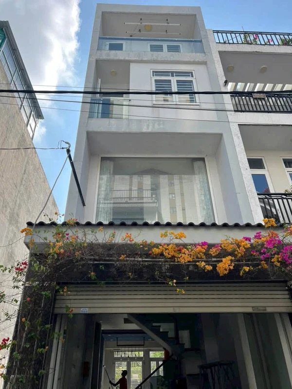 Cho thuê nhà phố 3 lầu 4x16m 4PN gần Liên Phường, Phước Long, Quận 9, 15 triệu/tháng