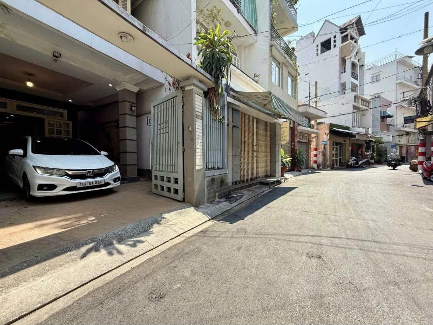 Bán biệt thự 3 tầng 133m2 hẻm xe hơi khu Phạm Văn Hai, Tân Bình giá 20 tỷ - Ảnh 1