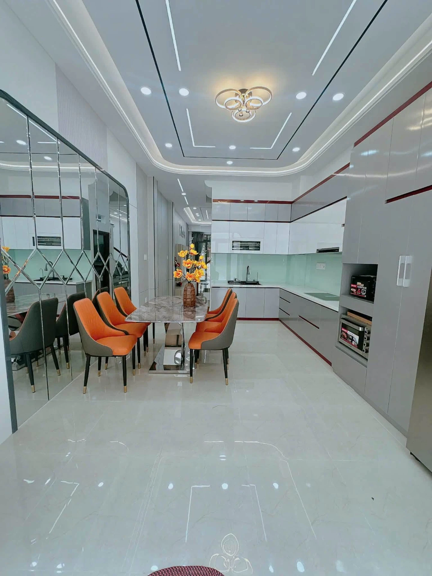Bán nhà mới 1 trệt 3 lầu 60m2, 4PN 5WC, gần chợ Bà Chiểu, Bình Thạnh - Ảnh 1