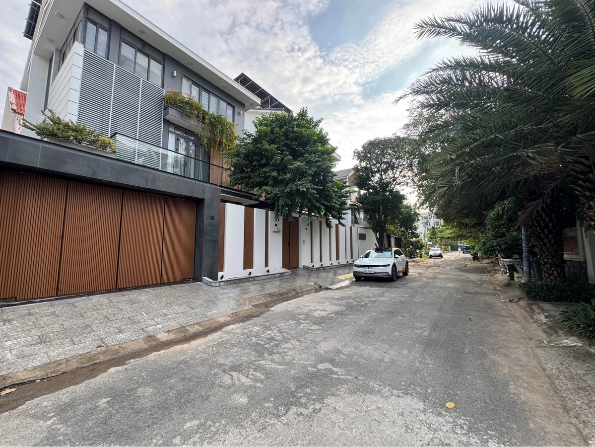 Bán biệt thự 300m2, 106tr/m2 Thủ Đức - Ảnh thu nhỏ 3