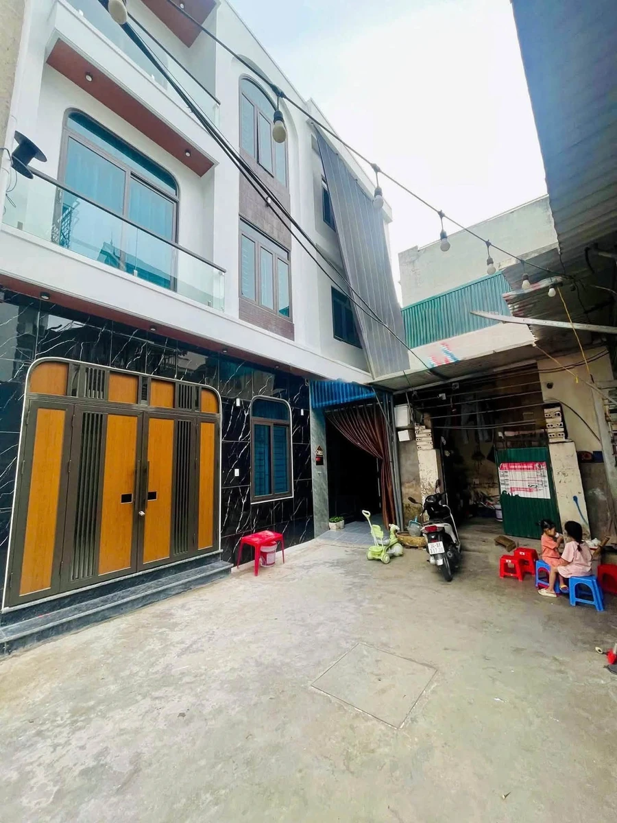 Bán nhà 3 tầng mặt tiền 43m² Ngô Quyền, Hải Dương - Ảnh 1