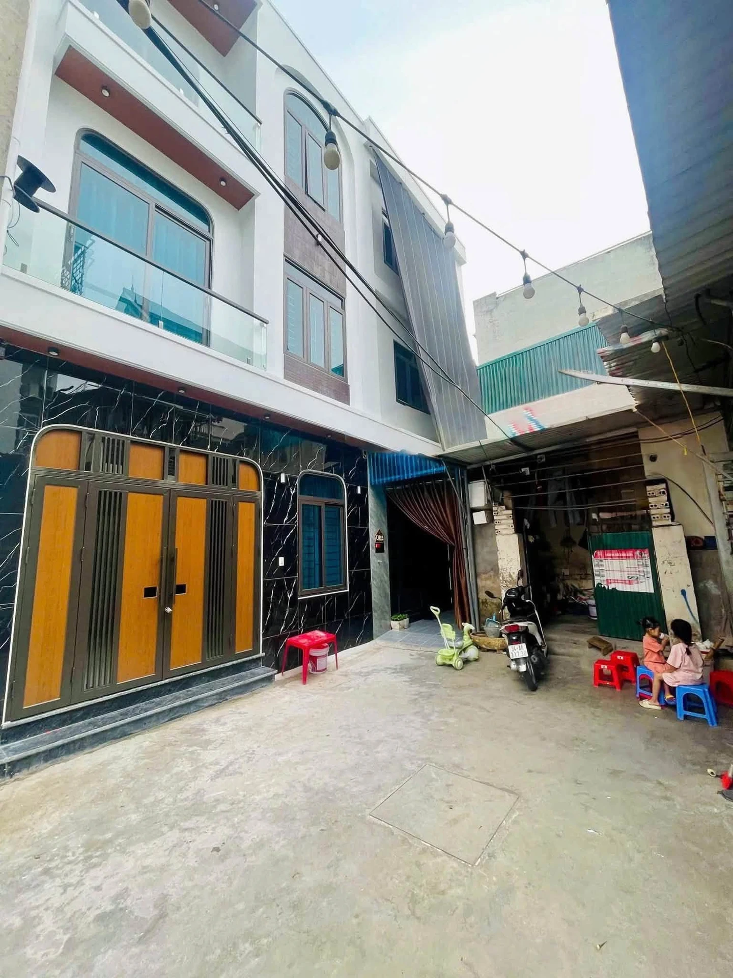 Bán nhà 3 tầng mặt tiền 43m² Ngô Quyền, Hải Dương - Ảnh 1