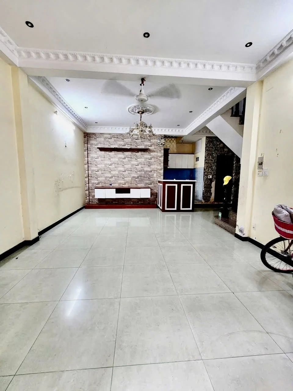 Bán nhà hẻm Thành Thái, Quận 10, 43m², 4 tầng 5PN, nhỉnh 6 tỷ - Ảnh 1