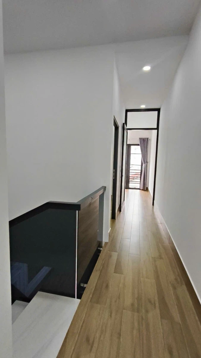 Bán nhà hiện đại 2PN nội thất sang trọng 64m² Hóc Môn 2,45 tỷ - Ảnh thu nhỏ 3