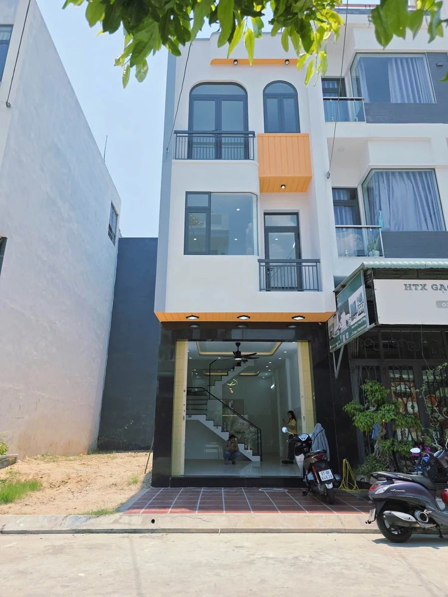 Bán nhà mặt tiền 3 tầng 40m² 3PN Quy Nhơn - Ảnh 1
