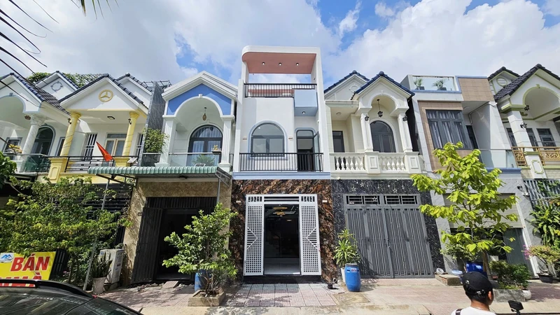 Bán nhà 1 trệt 1 lầu 60m2 đầy đủ nội thất Thuận An 4,2 tỷ