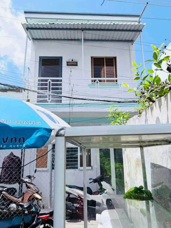 Bán nhà lầu sổ hồng riêng 26 m² Cần Giuộc 1 tỷ 250