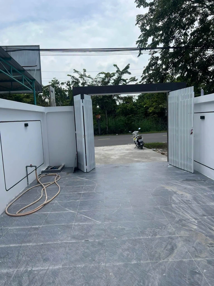 Bán nhà mặt tiền Nguyễn Văn Linh 5x23m, 3PN 3WC, giá 2,39 tỷ tại Long Hoa, Tây Ninh - Ảnh thu nhỏ 3
